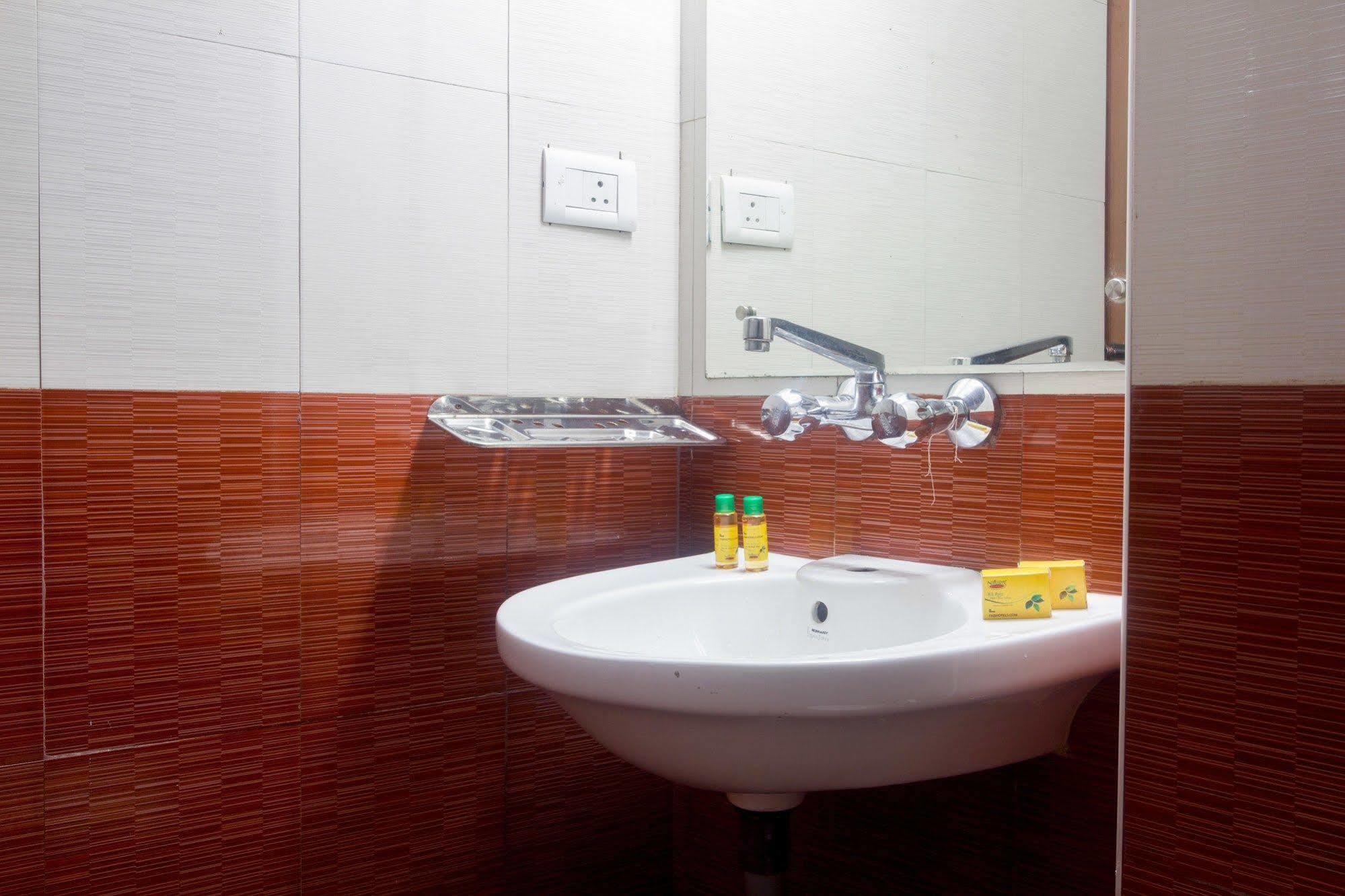 Fabhotel Khems Shoram Palace Road Ooty Exterior photo