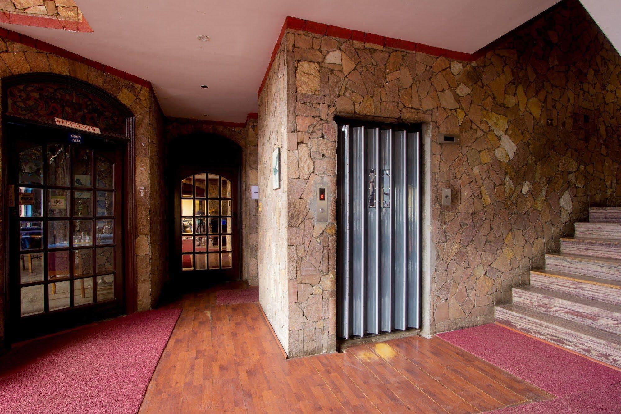 Fabhotel Khems Shoram Palace Road Ooty Exterior photo